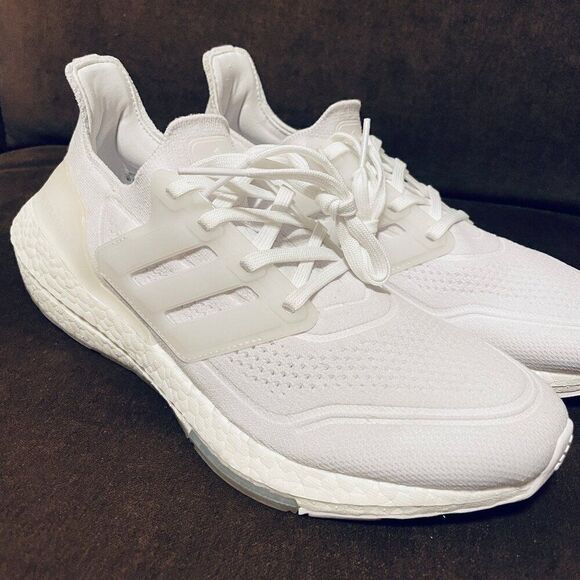 Adidas Ultraboost 22 Women's Running Training Triple White FY0403 10 US - Picture 1 of 16